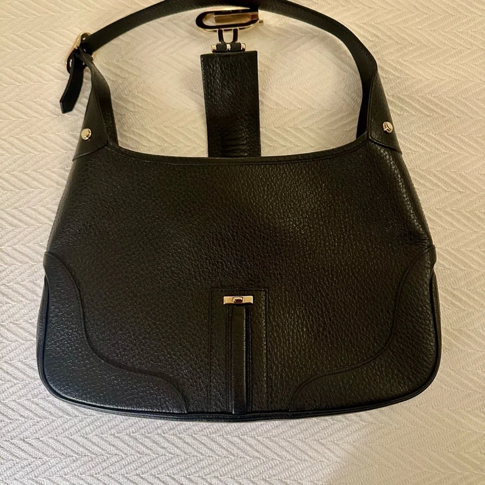 Authenticated Gucci Black Leather Shoulder Bag with Gold Hardware - Picture 7 of 14